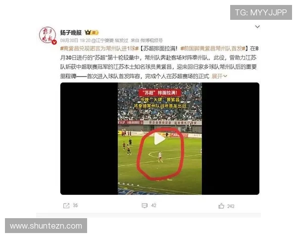 业余球员被踢中腹部倒地禁区内主裁未判点VAR黑屏耳麦失灵引争议
